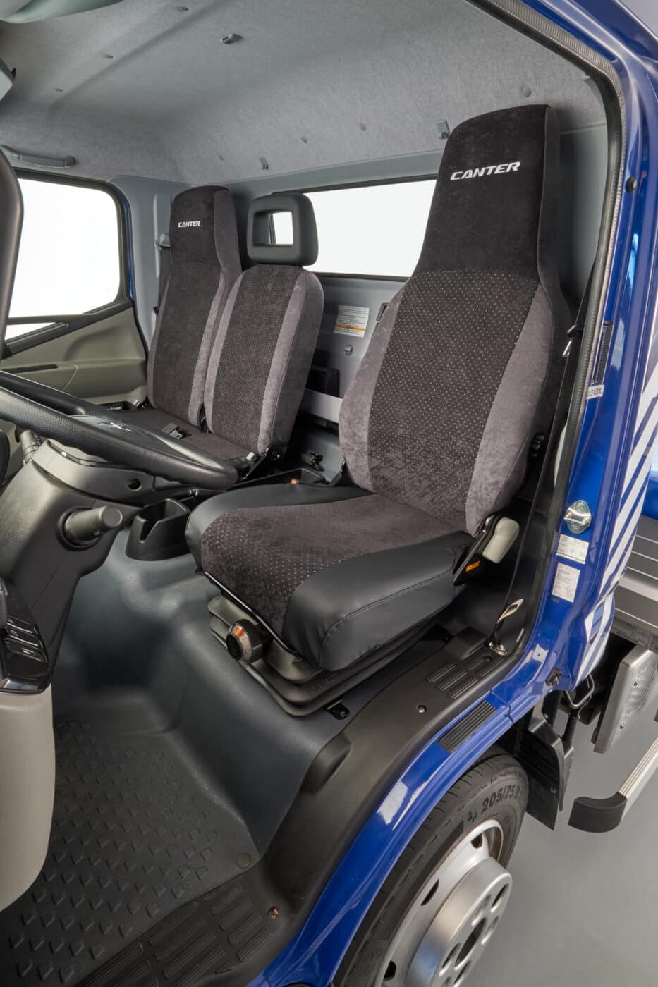 The FUSO Seat Cover is the best way to protect the interior against wear and grime. It extends the lifetime of the seats and helps to retain the value of the Canter by giving the truck a high-quality appearance. The new variant “ALCANTA & VINYL” combines the advantages of both materials. By using synthetic leather in the entry area of the seat, the original seat is covered against intense stress through frequent entry and exit of the driver.