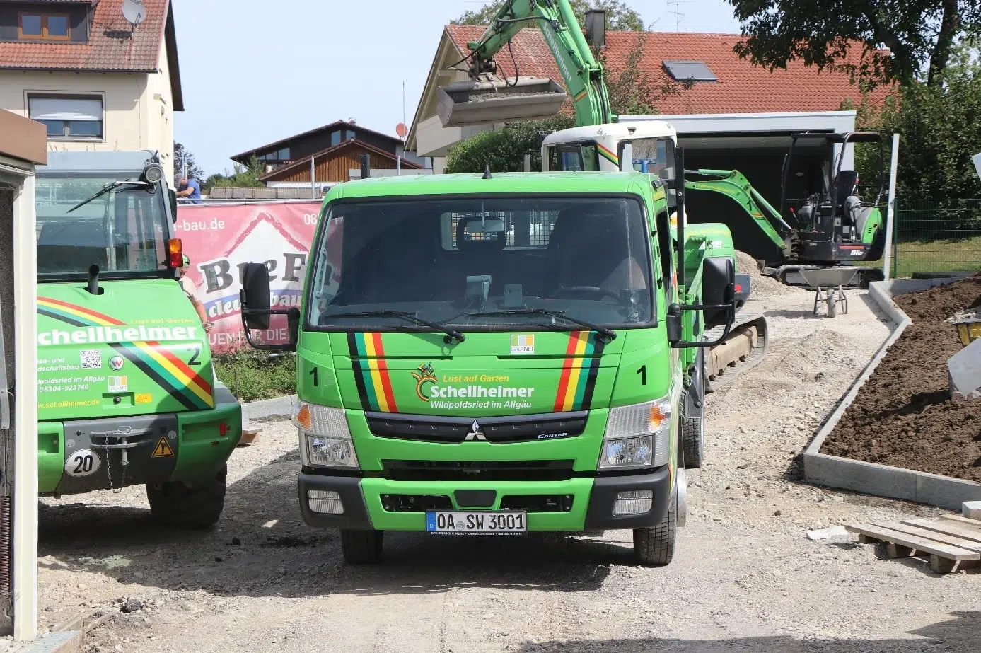 Die Schellheimer Garten- und Landschaftsbau GmbH macht aus den Gärtenträumen ihrer Kunden Realität. Für Transportaufgaben setzen die GaLaBau-Profis dabei auf den FUSO Canter.