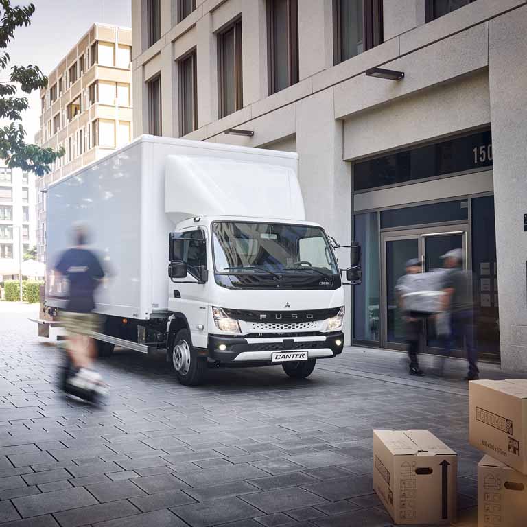 AGILE AND COMFORTABLE. <br />
THE FUSO CANTER IN DISTRIBUTION TRANSPORT.